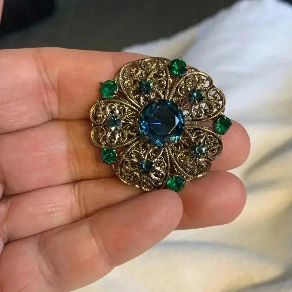 Vintage Czech glass brass filigree pin/ brooch w/ blue and green faceted stones - Picture 9 of 11